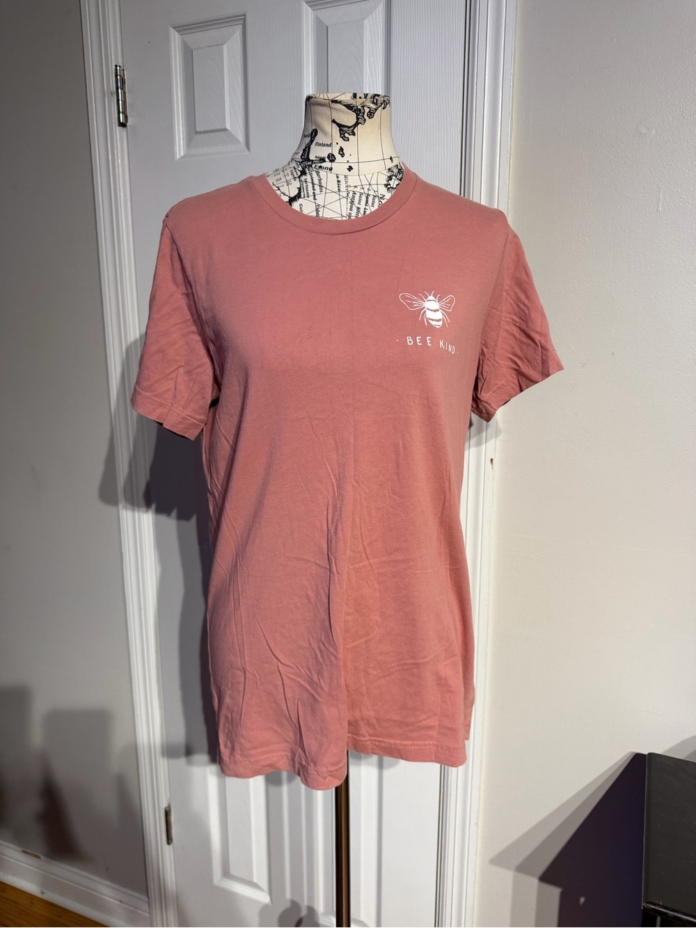 Bee Kind Dusty Rose Graphic Tee cotton t-shirt graphic BEE KIND sz M minimalist